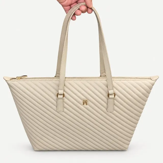 Cartera Tommy Hilfiger media